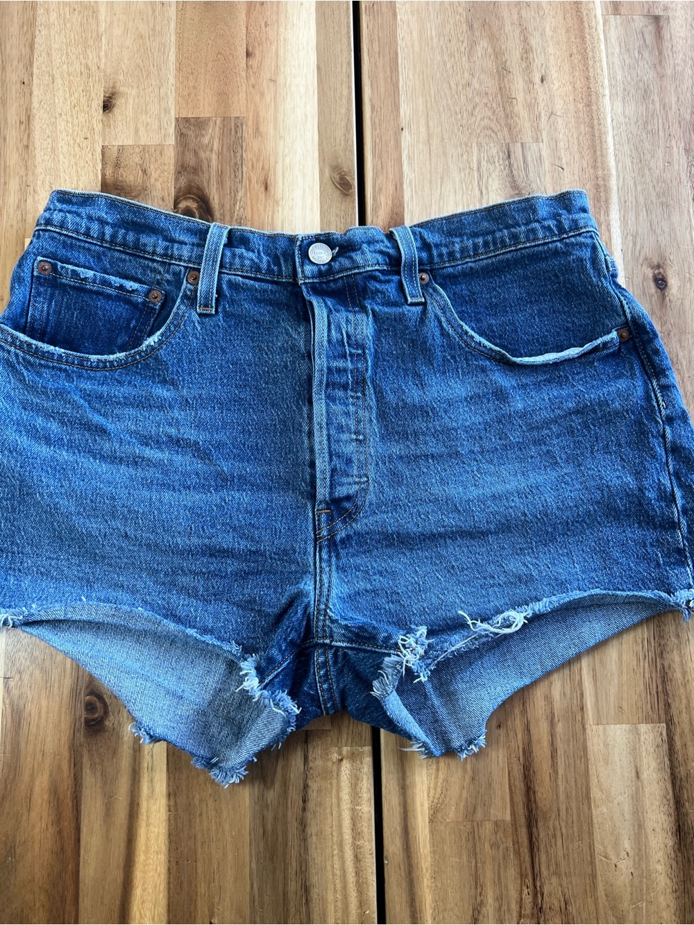 Levi’s 501 Cut Off Denim Shorts Women’s 32 Waist Medium Wash Frayed Raw Hem